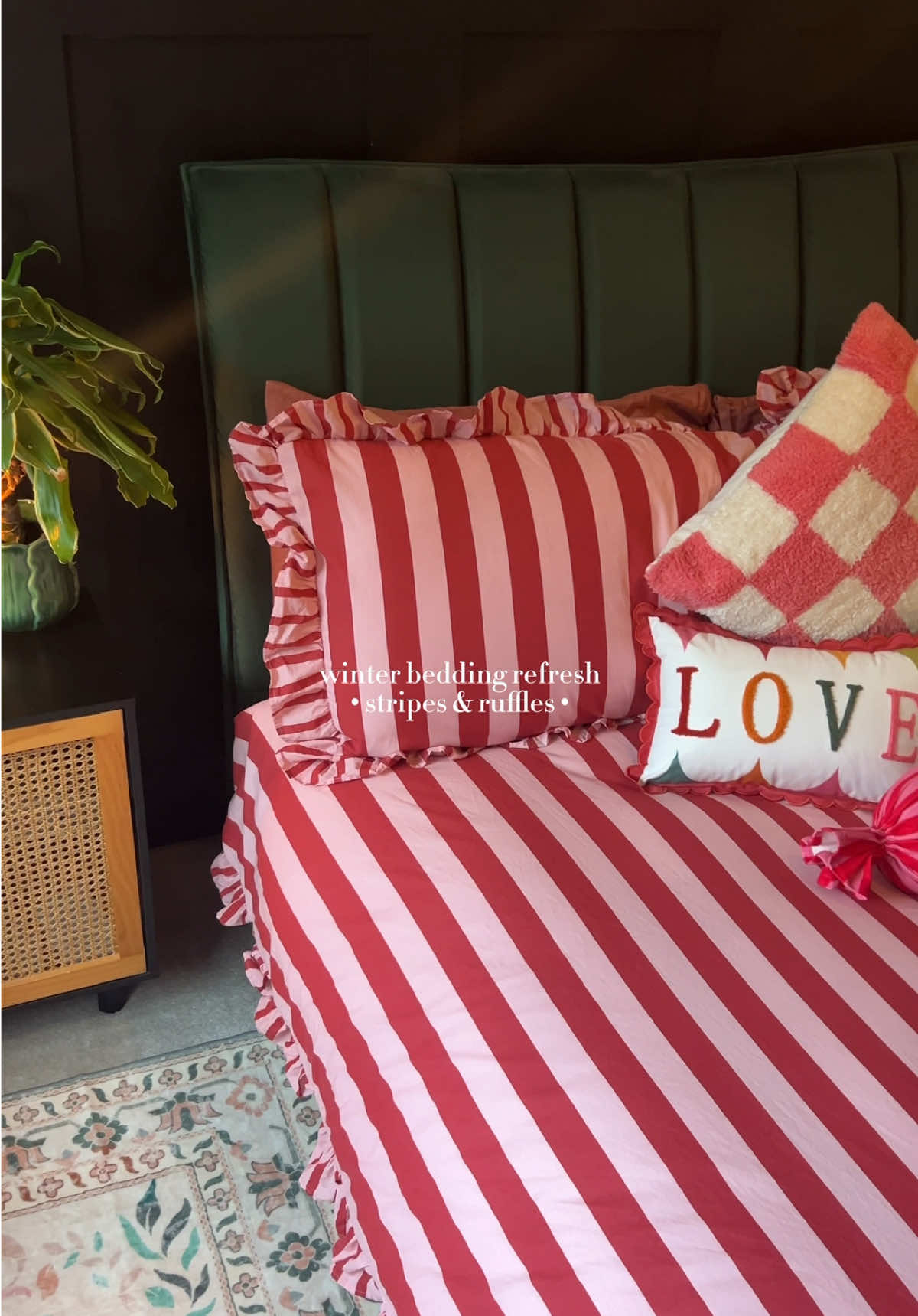 All bedding and cushions from @George At Asda !! My favourite store ♥️ can’t wait to be boiling hot under the 15 tog 🥸 • • #georgeatasda #bedding #beddingrefresh #homedecor #interiordesign 