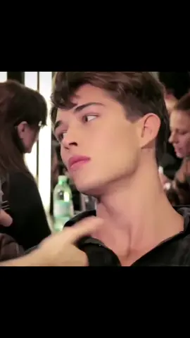 soft feminine feature = appeal and attractive men #fyp #viral #looks #beauty #chicolachowski 
