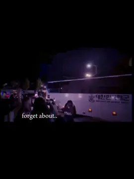 malam ini taeyong pulangnya udah gak bareng temen² nya naik bus navy tapi di jemput lgsg sama manajer ilichil pake mobil perusahaan. mentang² ty udah gak ada event bareng navy lagi lgsg sat set banget jemput si taeyong malam ini pula pdhl lagi dinner bareng temen ncpt nya loh. belum selesai nangisin taeyong gak bakal muncul di event navy selanjutnya lagi eh malah muncul SM jemput taeyong 😭😭 #taeyong #nct127 #navy #SM #tiktok @TAEYONG @NCT Official 