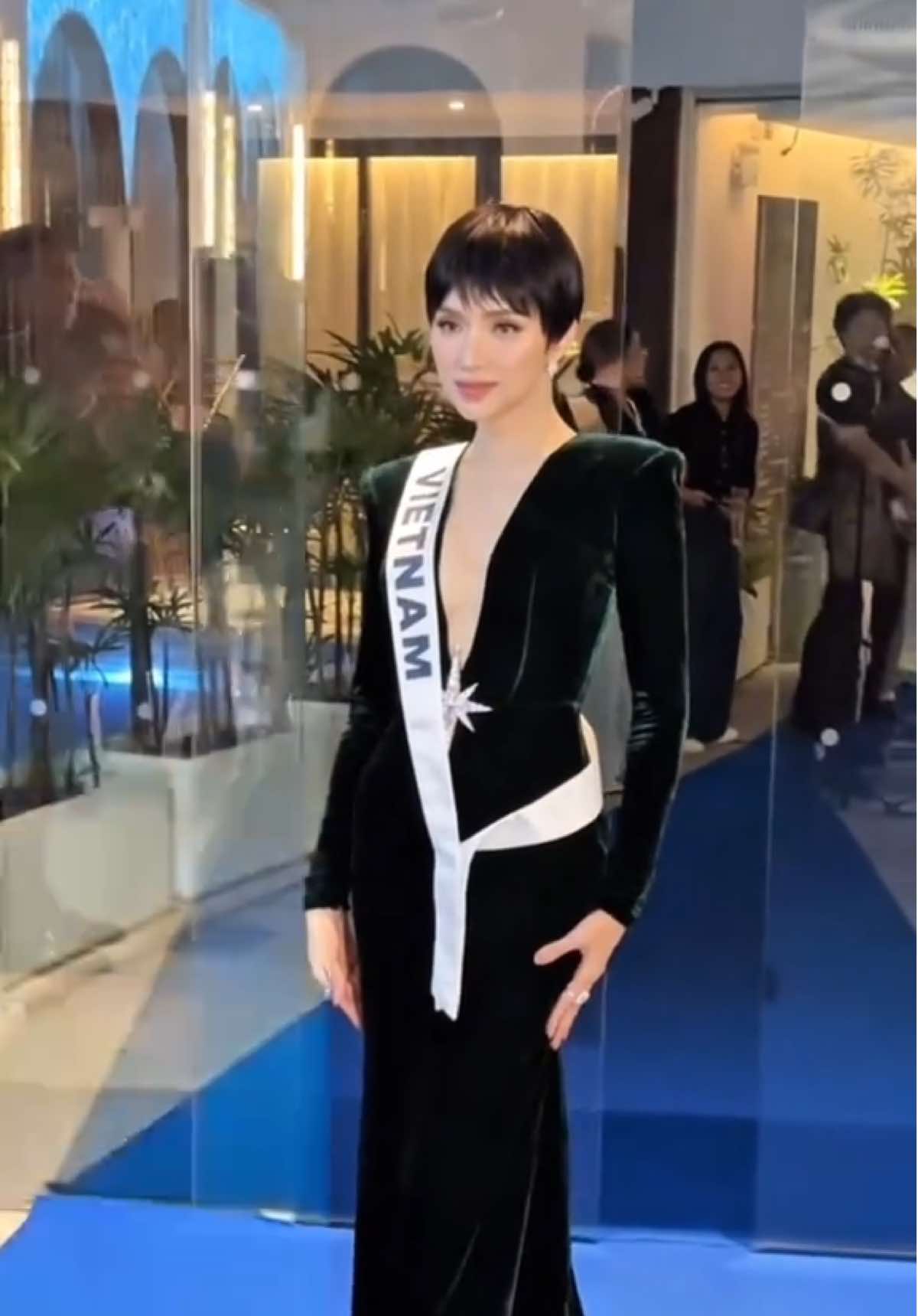 Miss Luxury quậy đụt nước MU @HƯƠNG GIANG @CEM club #missuniverse #missuniversevietnam 