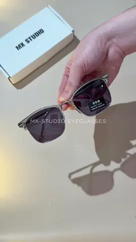 Photochromic & Anti-Radiation Eyeglasses MX-STUDIO #eyeglasses #photochromiceyeglass #antiradiationglass #photochromicantiradeyeglass 