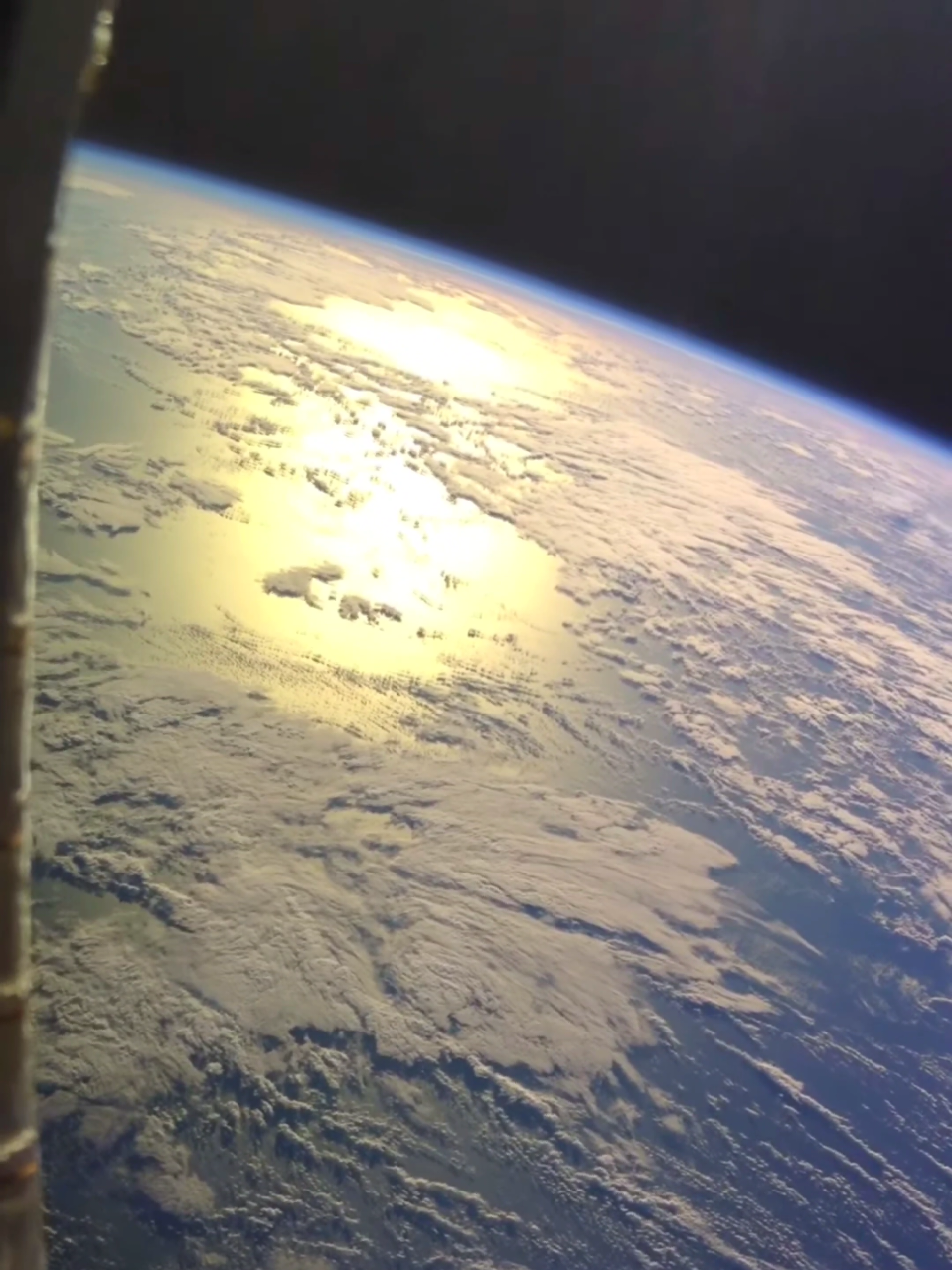 Как вам такой вид из окна? Делитесь своими видами в комментариях🤠 #iss #мкс #космос #space 
