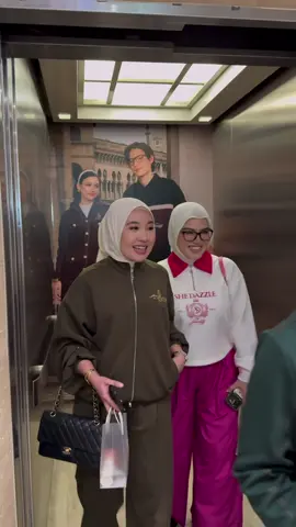 Spend time dengan@Watie Hanifiah harini. Cantik-cantik baju She Dazzle ni 😀 #SheDazzle #Makder 