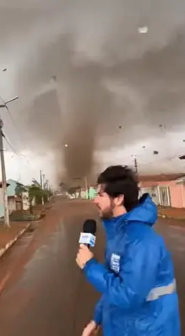 Tornado 🌪️ #ia #inteligenciaartificial #fly #flowers #noticias 
