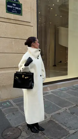 Saturdays in Paris 🤍 #chicstyle #paris 