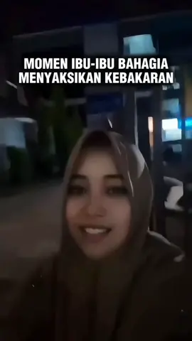 MOMEN IBU-IBU BAHAGIA MENYAKSIKAN KEBAKARAN #Real #musibah #viraltiktok #fypage #damkar 