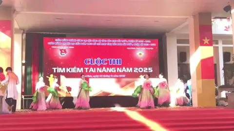 Tiết mục hương sen việt mashup kiếp sau vẫn là người việt nam-chi đoàn 10a12.#xhhhhhhhhhhhhhhhhhhhhhhh #xuhuong #ngaynhagiaovietnam #giảinhì 