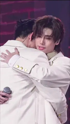 ไม่ปล่อยมือกันหรอกครับเตงเบ๊บ #ppnaravit #phuwintang #pondphuwin #fyp 