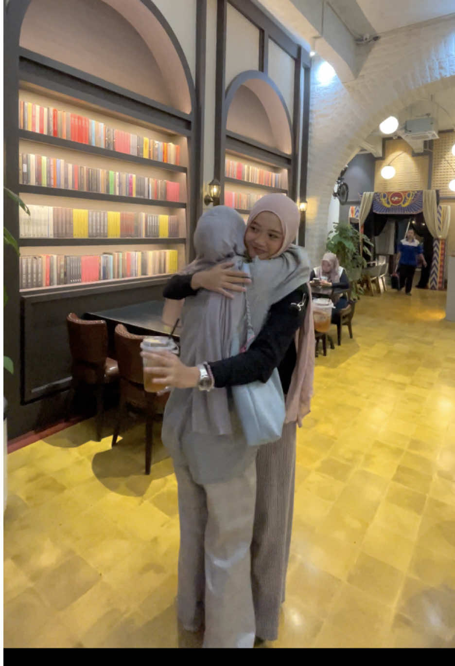 bener ga si😭 #temensmpbest #smpstory🌻 #friendshipgoals #quotes 