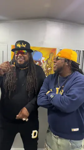 Improvisando algo con mi hermano @lennoxeldurini ❤️💪🏿 Mucha música en Camino !!!!  #Buaaa & #Mamasita #LosHermanosPizarro 