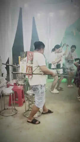 ai hong nhảy là bị chích điện ht nha🤣🤣#CapCut #đámcướimiềntây 