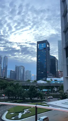 Jakarta indah banget ya kalo kita kesini sama yang tersayang. #jakartaselatan #jakartavibes #fyp #trinitytower #lrtjabodebek 