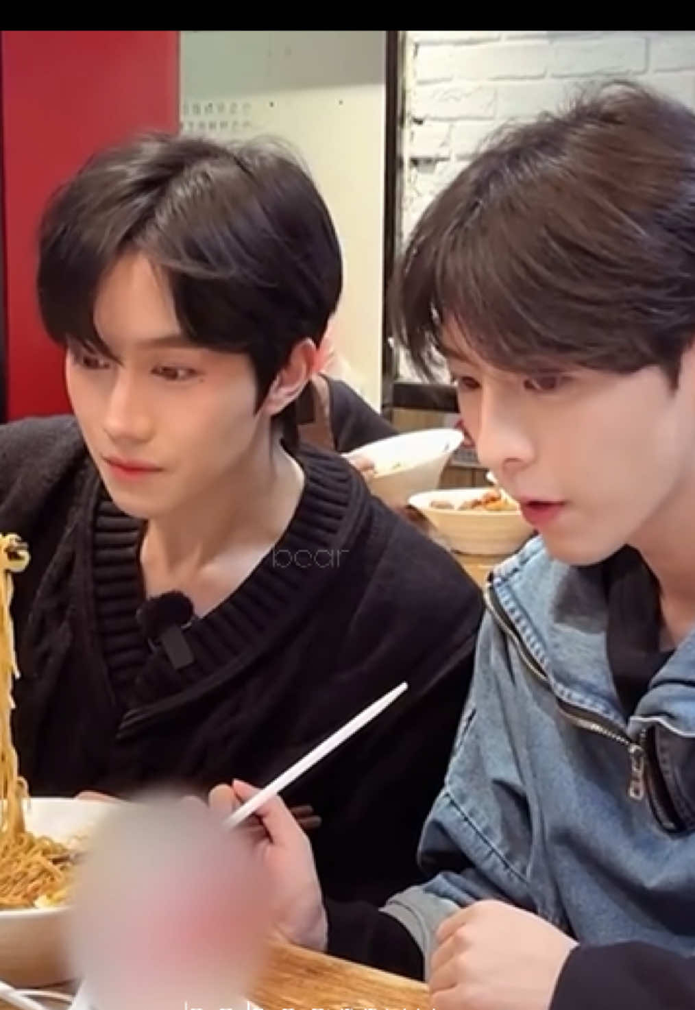 มนุษย์แฟนมาก ของตัวเองไม่อร่อยเท่าของแฟนก็แย่งไปเลยสิคะ รออะไร 55555555555 #ซิงชิว #Xingqiu #huangxing #QiuDingJie #DesireTheSeries 