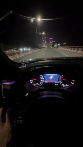 Cảm giác 1 mình đi lượn xong bật nhạc max volume nó sướng. Cuộc đời vẫn cứ là đẹp sao 🤪🤪🤪