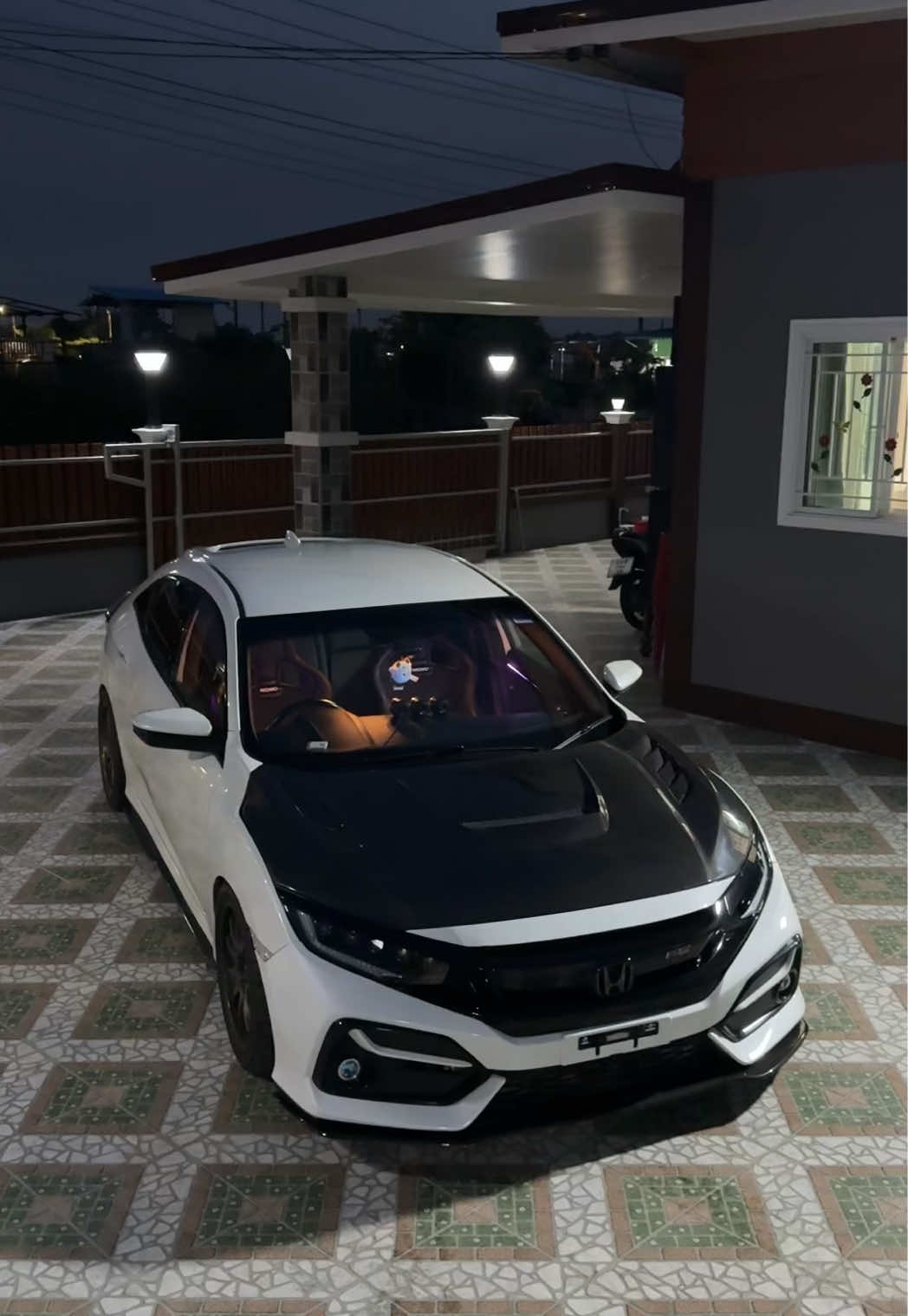 เป็นผู้หญิงที่แต่งรถได้นิดหน่อยงับ #civic #fk #ซาร่าที่ไม่ใช่ยาอะ 