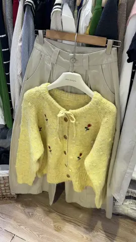 🍊🍊 một chiếc len vàng chanhhh