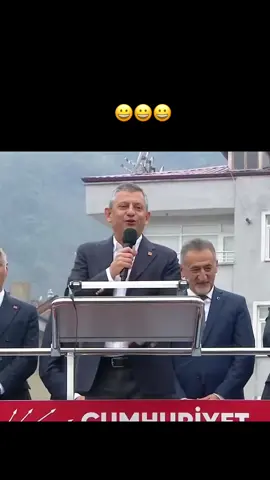 Diyor ki ‘Deme deme, sana soruşturma açar yine’ Sen hiç korkma, onun savcıları varsa, benim senin gibi analarım var. Onun savcısının adı Akın, benim anam cana yakın #özgürözel #chpgböö 