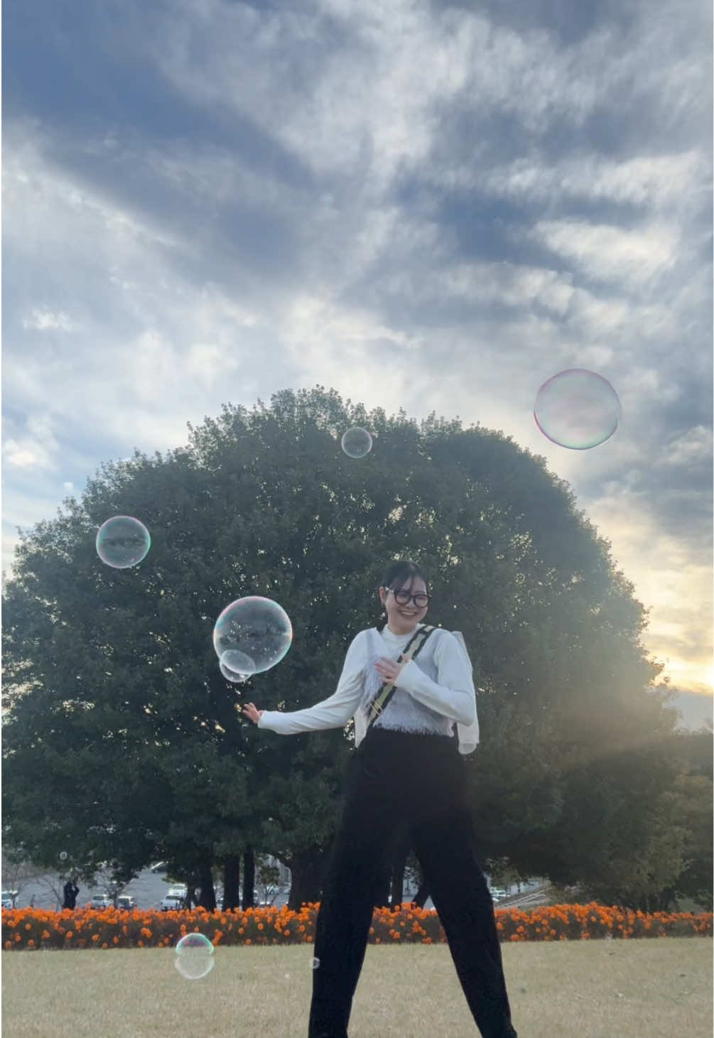 再従姉妹がシャボン玉で演出してくれました🫧🧡笑 一生懸命すぎて可愛くて家族みんな大爆笑でした😽🫶🏻💕 #IWYBdancechallenge #BEFIRST #BF_IWantYouBack #fyp #踊る看護学生 