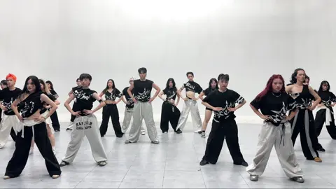 and i'm gonna serve exactly what you are.. 🤫 dc: POONG Crew #JENNIE #poongcrew #fyp 