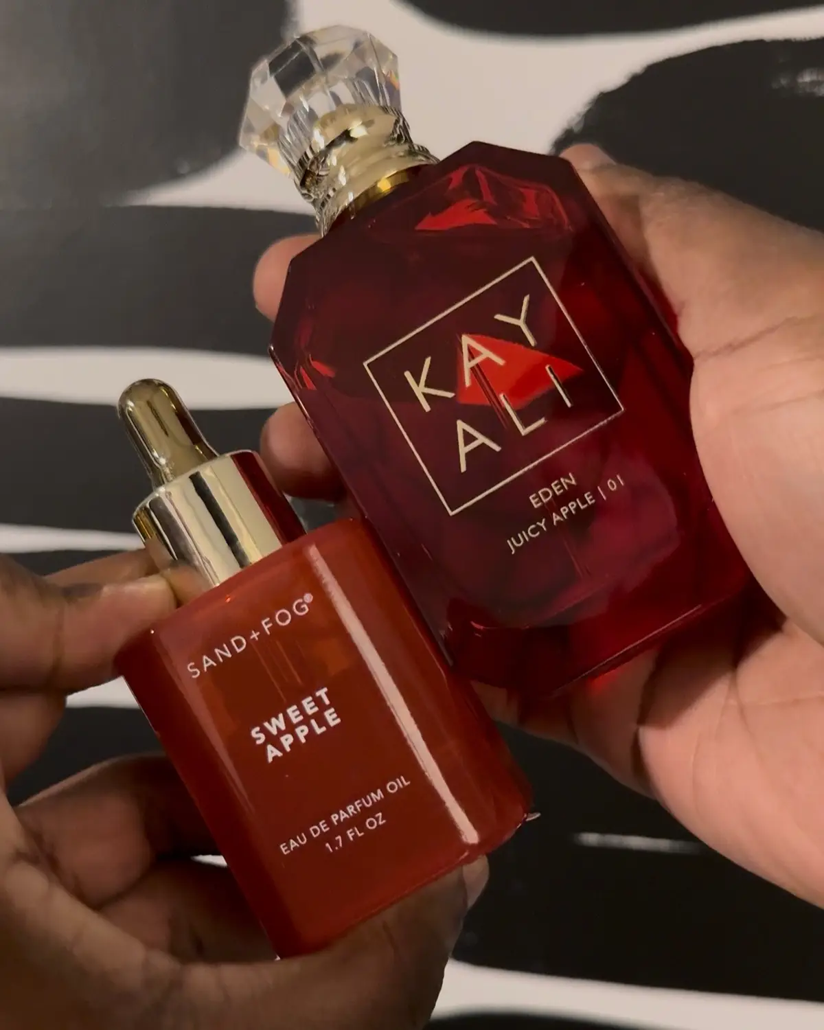 One of my favs from @Kayali paired with an oil to give it an extra punch!  #kayali #kayaliperfume #edenjuicyapple #apple