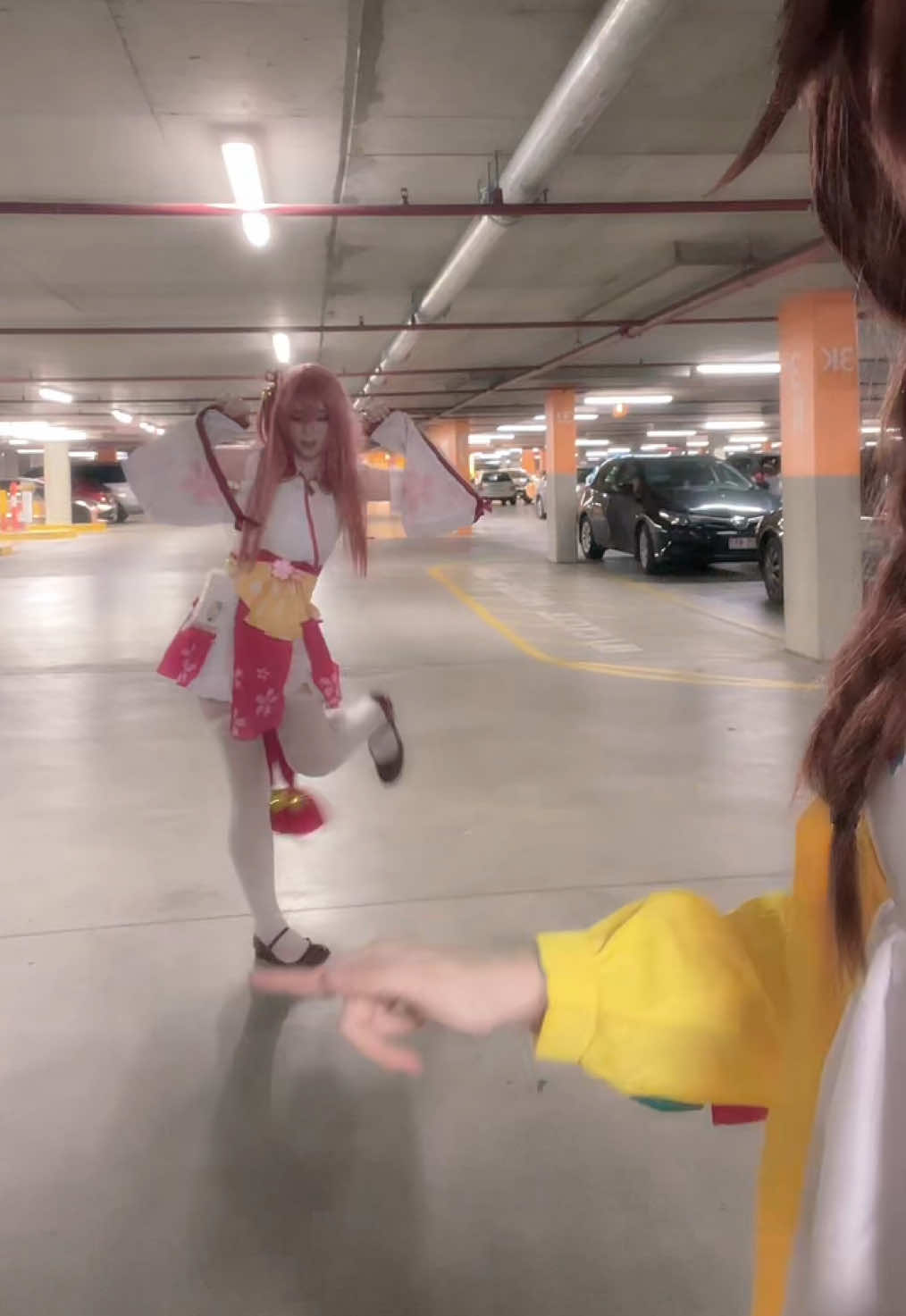 🌸🥐me and my cute @danaiga #korone #sakuramiko #miko #cosplay #cosplaygirl 