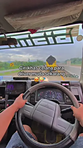 Sudah menjadi khas driver muda🤙🏻