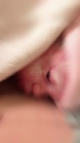 Nie wierzę, że jeszcze kilka dni i nasza córeczka będzie miała roczek 🥹💖 Ten rok był pełen miłości, nauki i najpiękniejszych chwil naszego życia. Każdy jej uśmiech to cud, każdy dzień z nią największy prezent. 🎂✨ Czas, zwolnij choć na chwilę…🥺❤️#mamaicorka #rodzina #milosc #dlaciebie 