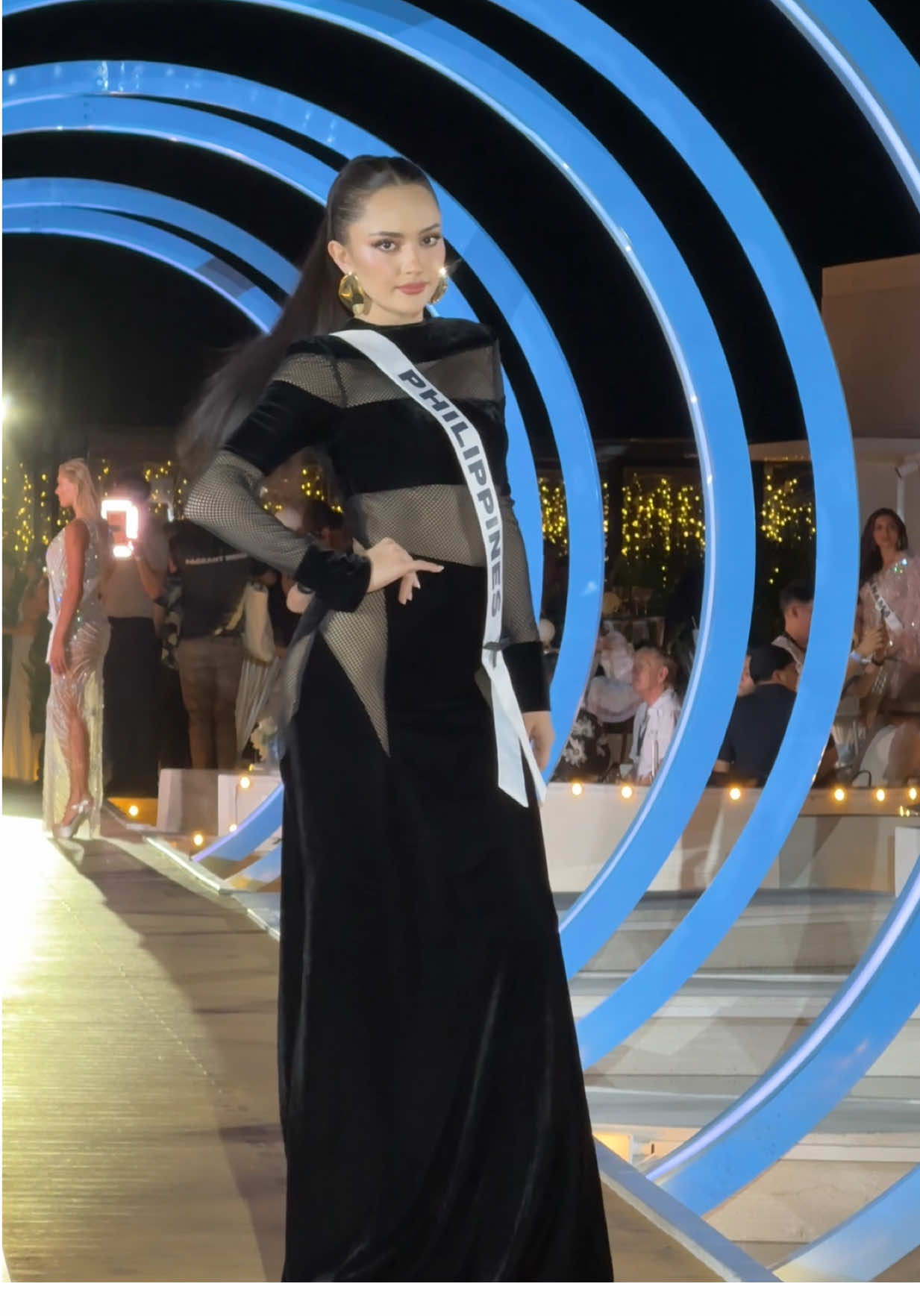 𝐌𝐨𝐨𝐧𝐥𝐢𝐠𝐡𝐭 𝐒𝐤𝐲 𝐆𝐚𝐥𝐚 𝐖𝐞𝐥𝐜𝐨𝐦𝐞 𝐃𝐢𝐧𝐧𝐞𝐫 as The 74th Miss Universe contestants light up the night. 💫 Philippines #MGIxMU #MissU#MissUniverse74thMissUniverse