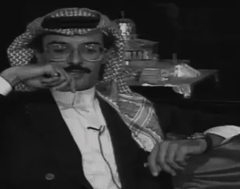 ‏جمرة غضى .. أضمها بكفي ‏أضمها حيل .. ‏أبي الدفا .. لو تحترق كفي ‏وأبي سفر لليل ‏بردان أنا تكفى .. أبي احترق .. بدفا ‏لعيونك التحنان .. فعيونك المنفى ‏جيتك من الإعصار .. جفني المطر .. والنار ‏جمرة غضى #بدر_بن_عبدالمحسن #abdu  #شعر #explore #4u 