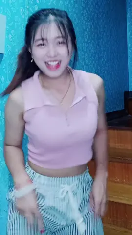 လက်နှစ်ချောင်းထောင်တဲ့အက😁