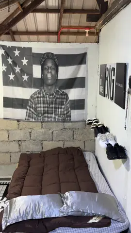 angas ng kwarto ko diba naka asap rocky flag ba naman e #asaprocky #flag #bedroomdesign 