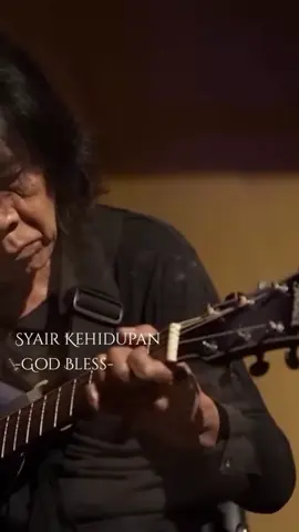 🚬...ssssssss (hisap)... UUHHUUKK..UHUKK.. aaarrrrrgggggghhh... sialan lupa caranya ngeluarin asapnya🫩 . #musik #rockindonesia #godbless #fyp #foryoupage 