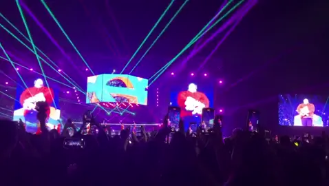 Quá đã pháo hoa nổ tưng bừng trong đêm concert của G-Dragon chặng Việt Nam 🎉 #bigbang #ubermensch #gdragon #vip 