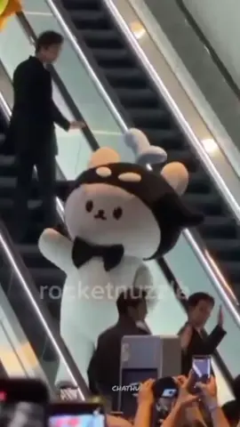 Aaah flying kiss gak tuh 😘😭 #polcasan #taynew 