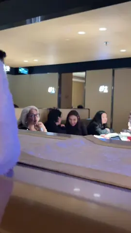 Lg makannn, siapa sangkaa ketemu JEFRIII NICOLLL DI HAIDILAOOO PIKKK WKWKW alhamdulillah hoki tahun ini kepake wkwkw, ternyata aslinya dia lebuh tampannnn guyssss, idungnya sih wowew gileeee, kulitnyaaa putihhh bgt cerha bersinarrrr wkwkw, mo minta fto tapi garnak soalnyaa lg padaaa mkaann haha🫶🏻 #jefrinichol #pik #haidilao #jefrinichol #artis #foryou #fyppppppppppppppppppppppp #fy #masukberanda 