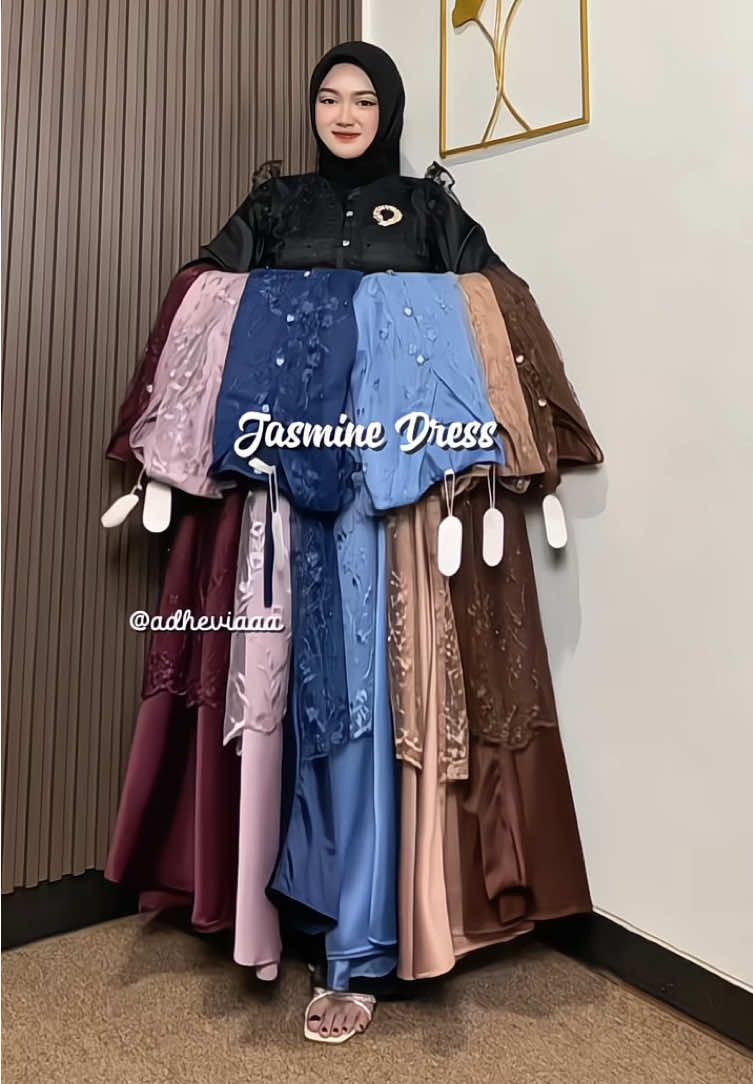 Jasmine Dress Satin mix Brukat cocok untuk Lebaran 2026 besokk!ada couplenya juga buat paksu/ayangg💗 @anomstore  #dresssatin #dressbrukat #dresslebaran #bajulebaran2026 #dressraya 