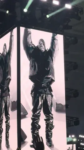 flashing lights #travisscottconcert #kanyewest #japan #tokyo