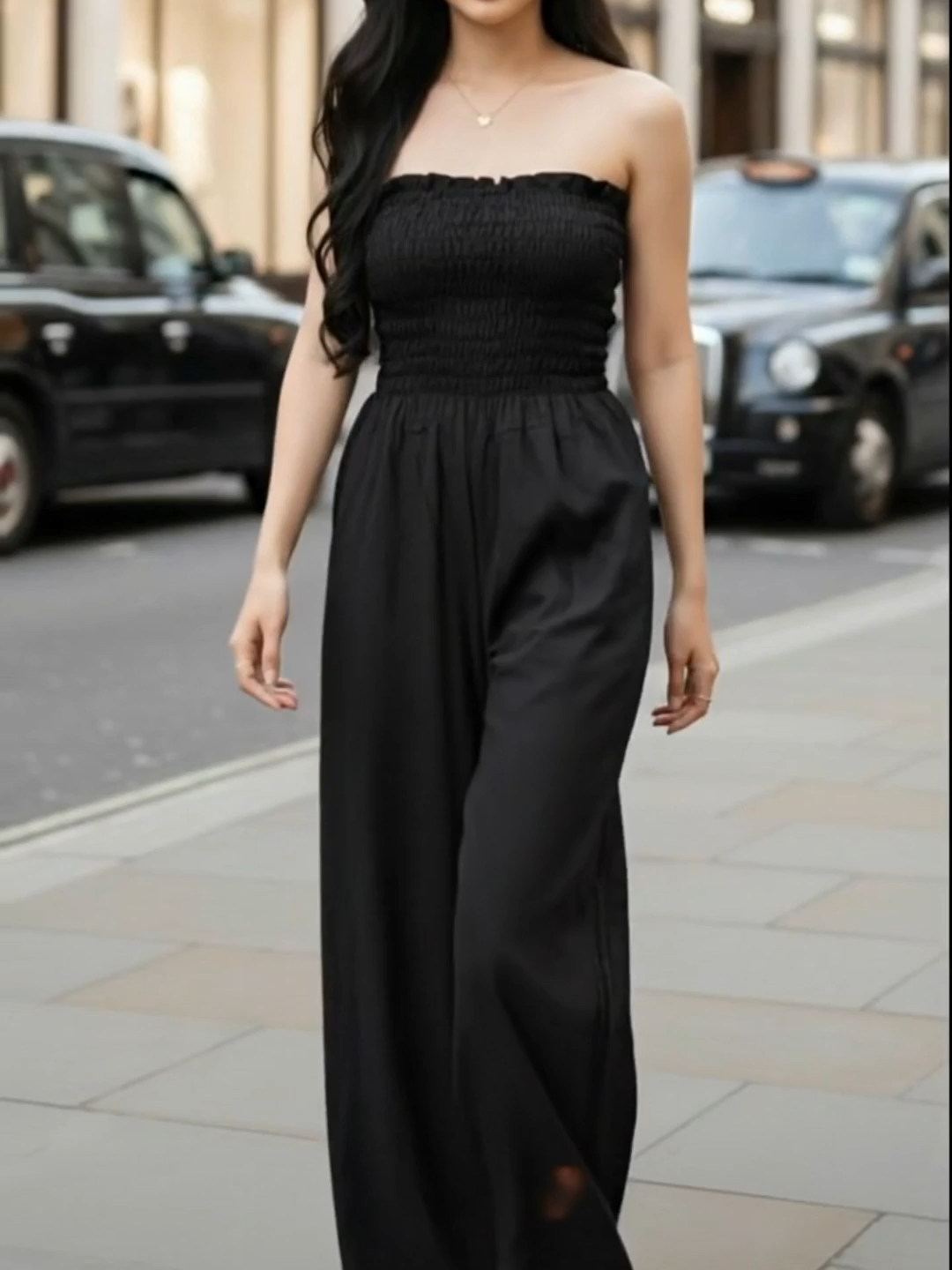 Feel aumtumn vibes with this floral print tube jumpsuit! Bohemian, comfy, and perfect for beach days. Available from M to XL to match your style and size!