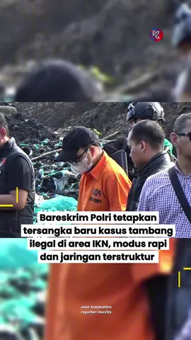 Direktorat Tindak Pidana Tertentu (Dittipidter) Bareskrim Polri menetapkan satu tersangka baru berinisial M dalam kasus tambang batu bara ilegal di kawasan Taman Hutan Raya (Tahura) Bukit Soeharto, Kutai Kartanegara (Kukar). Kasus ini diperkirakan merugikan negara hingga Rp5,7 triliun, menjadikannya salah satu skandal pertambangan ilegal terbesar di wilayah Ibu Kota Nusantara (IKN). “Tersangka M berperan sebagai pemodal sekaligus penjual batu bara ilegal dari kawasan IKN, tepatnya di Tahura Bukit Soeharto, Samboja, Kutai Kartanegara,” ungkap Direktur Tindak Pidana Tertentu Bareskrim Polri, Brigjen Pol. Moh Irhamni, saat meninjau lokasi penimbunan batu bara ilegal, Sabtu 8 November 2025. Selengkapnya di katakaltim.com #kaltim #katakaltim #ikn #tambangilegal #batubara 