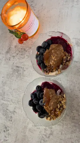 Plz ignore the state of my nails 😳💀 #acaibowl #healthyeats #wholefoods #breakfastideas #mealprep 