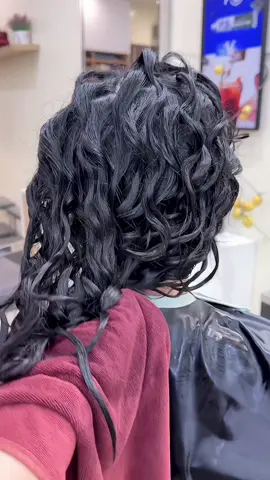 như này đã đủ trẻ trung cho các tình yêu sử dụng ngày tết chưa nào hihi🤭🤭🤭#tócđẹp #haiartem #uốnthuầnchay #xuhuong 