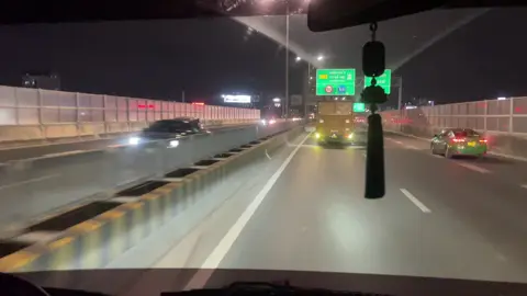 Đêm khuya lung linh ánh đèn màu. 1 mình e lang thang trên con phố vắng.#xuhuong2025 #xuhuongtiktok2025🥰 #vanhdai3 