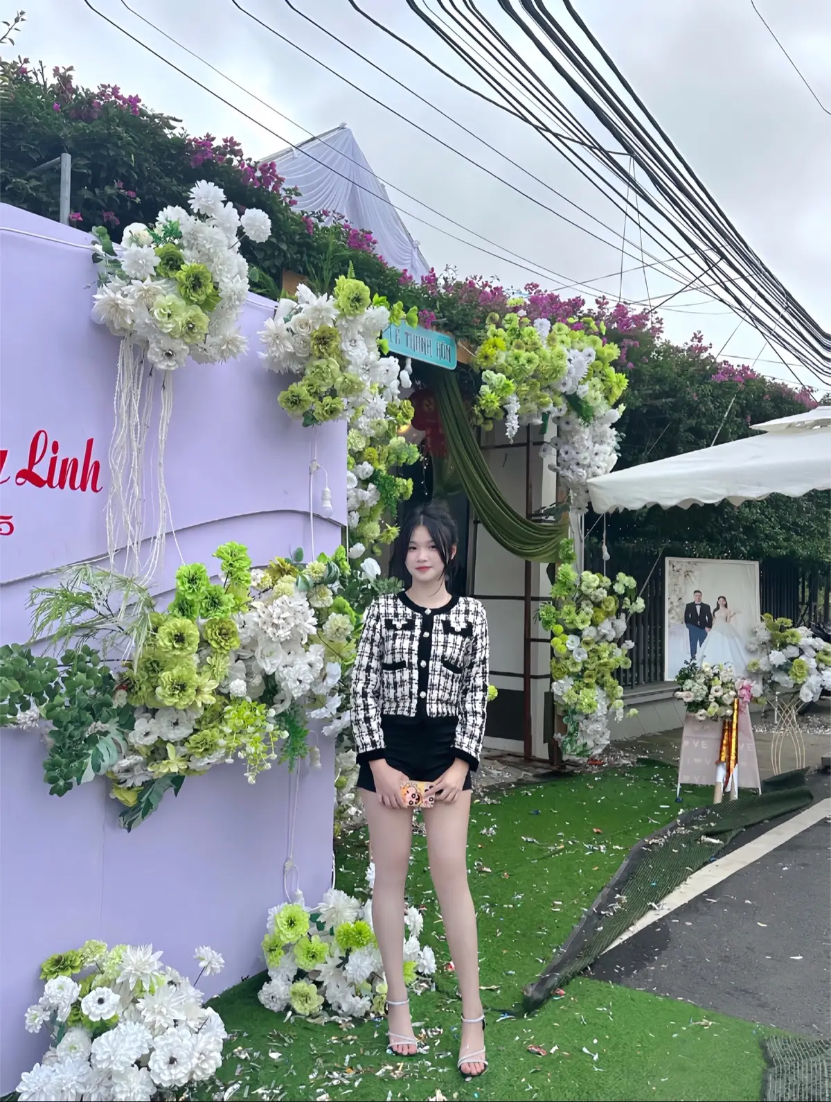 Ngoài kia đám cưới linh đình bao gio mới đến lượt mình anh oii 😙😍