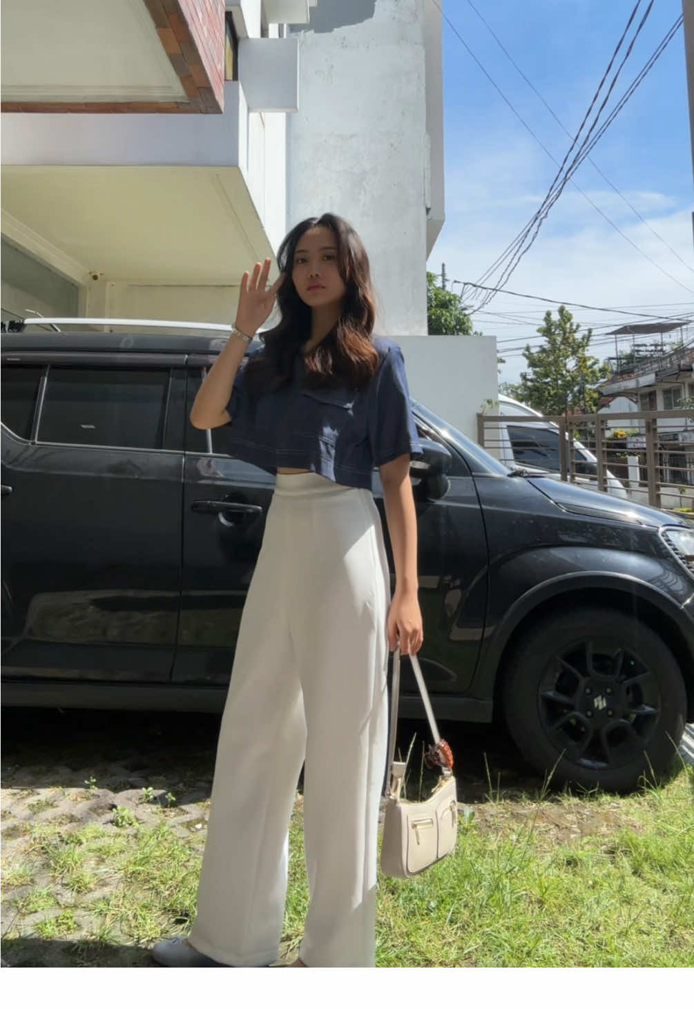 anotheeerrrr quick morning #fitcheck  wearing jeans shirtsss and white pantsss !!🧍🏻‍♀️🌸🤍 #fashiontiktok #OOTD