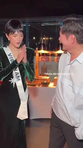 Mr Nawat khi lần đầu trực tiếp thấy Hương Giang biến hoá trong layout tóc tém tại Miss Universe 2025 #huonggiang #missuniverse #chuyennhungnanghau 