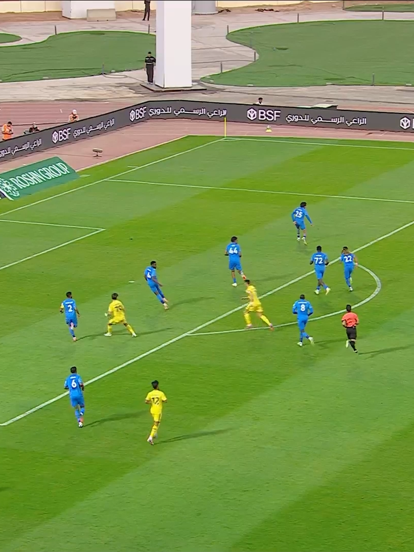 رأسية أخرى من كريستيانو رونالدو ⚽️ لكنها تصل سهلة بين يدي ماكسيميانو 🧤 ⁧#نيوم_النصر | #دوري_روشن_السعودي