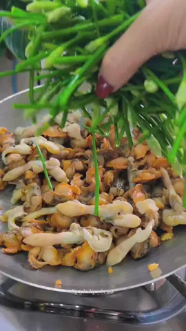 Trễ rồi nghĩ tay ăn cơm thôi cả nhà ơi.....#viralvideo #LearnOnTikTok #homnayangi 