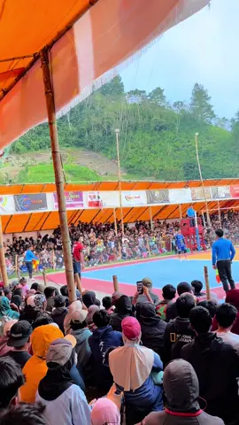 pesona dimas saputra  di lapangan voli bembeng🔥#dimassaputra#fypagetiktok #fypvolleyball🏐 #enrekangduri 