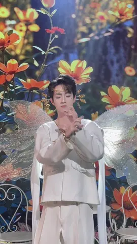 Hậu trường Bạch Nguyệt Quang mùa Hạ của mọi người nè. Một từ thôi đẹp mê luôn ý 🥰@AYDEN @SKY BORN #skyborn #skymcn #xuhuong #xuhuongtiktok #muaha 