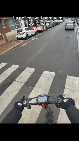 Le police elle a fait des balade avec ma master c’est sure #kukirin #g2 #g2master #police 